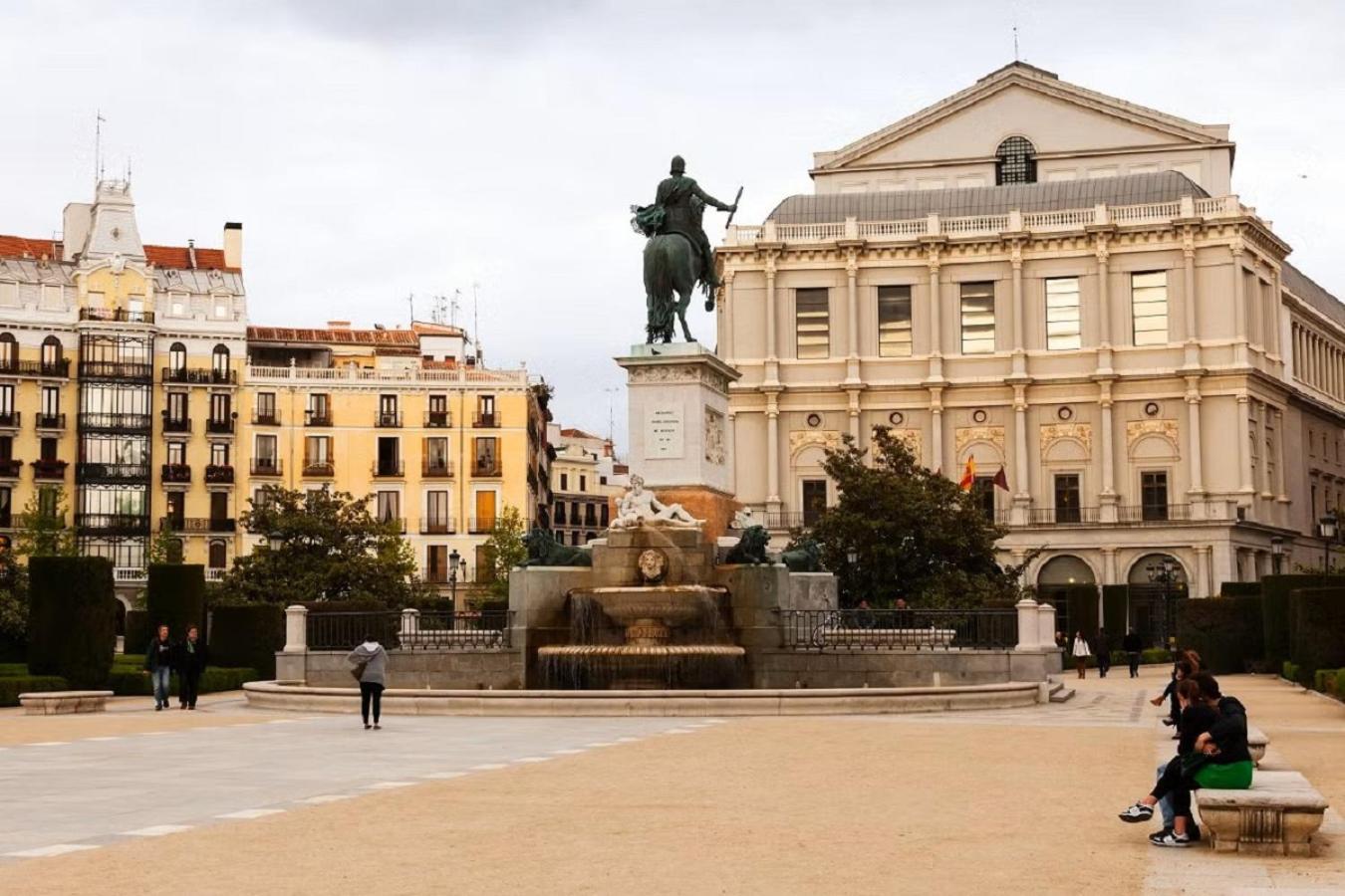 Apartamento Unico En Gran Via Apartment Madrid Exterior photo